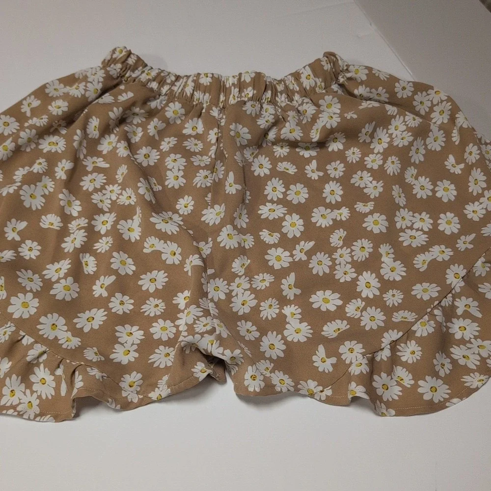 SPACE‎ 46 Boutique Shorts Size M Daisy Print Brown Tan Flowy Elastic Waist